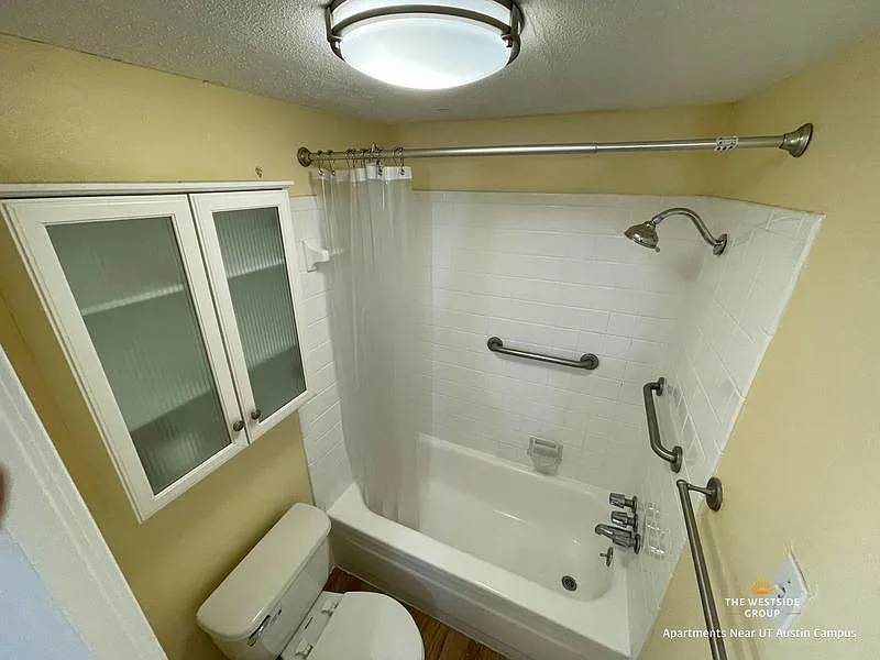 Hyde Park Court — Photo 4