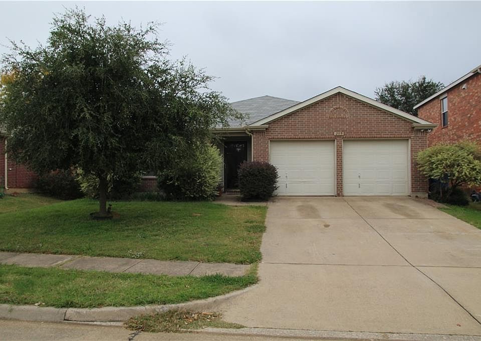 1st image of 215 Oakhurst Dr