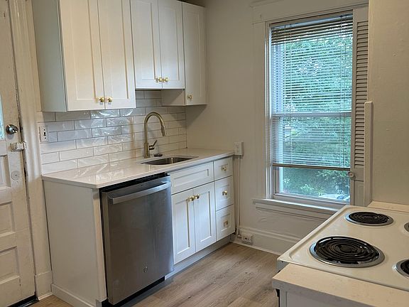 4th image of 2635 Observatory Ave #2