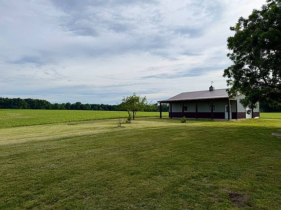 3rd image of 1069 County Road 2050 E