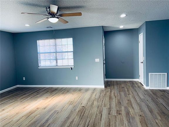 2nd image of 828 E Rachel Ln