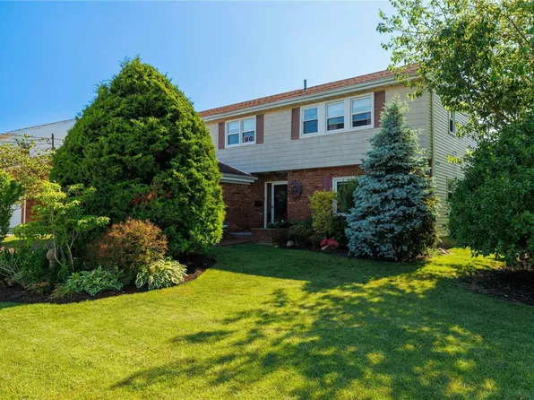 668 S. Long Beach Avenue, Freeport, NY 11520