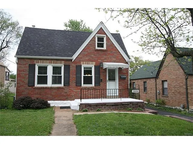 2606 Chaucer Ave photo 1
