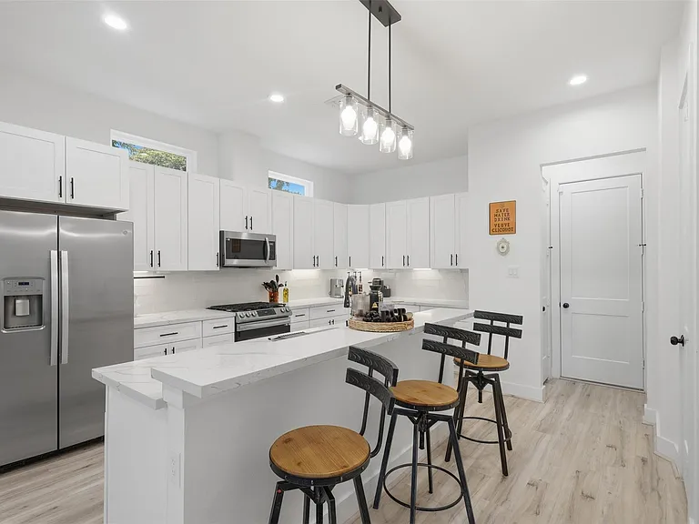 6833 Paris St — Photo 9