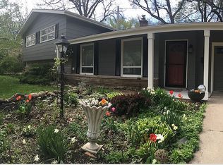 304 Oakwood Dr, Geneva, IL 60134