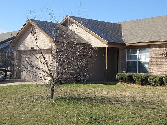 3rd image of 3005 Nancy Jane Dr