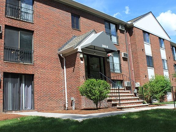 2nd image of 380 Great Rd APT B303