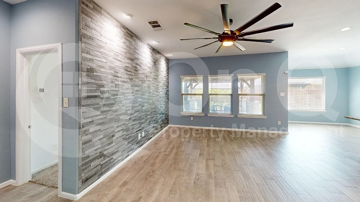 3 bed, 2.0 bath, 1448 sqft, $2,000 — Photo 3