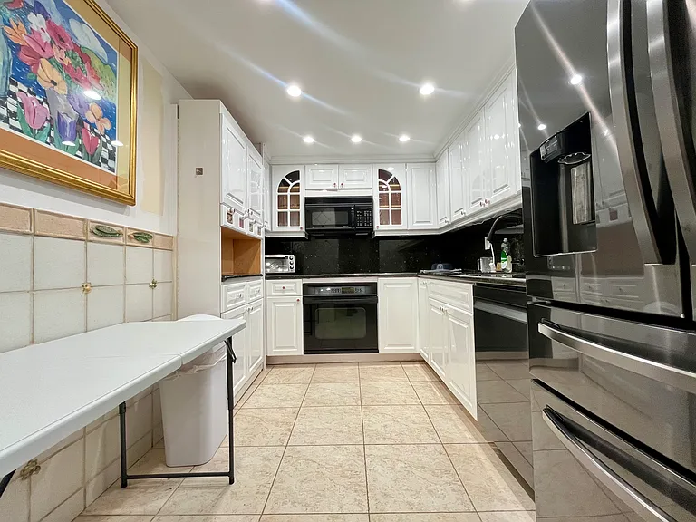 9511 Collins Ave #811 — Photo 7