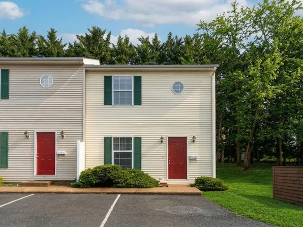 79 Woodlee Rd APT 8, Staunton, VA 24401