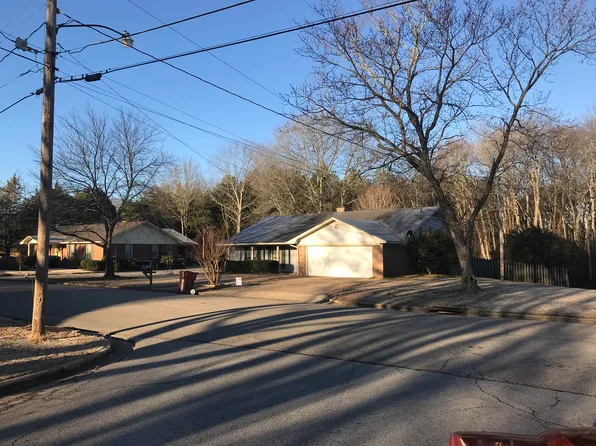 700 Smokey Mountain Dr, Tupelo, MS 38801