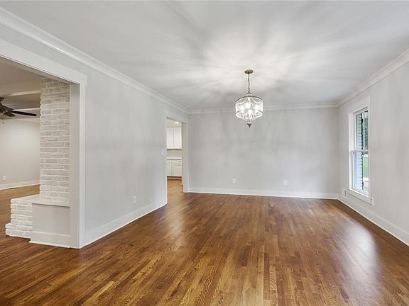 4th image of 868 Hickory Dr