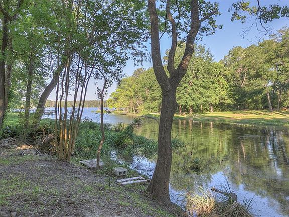 2nd image of 10 Horseshoe Lake Dr E
