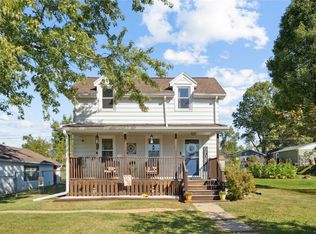 1136 22nd Ave SW, Cedar Rapids, IA 52404