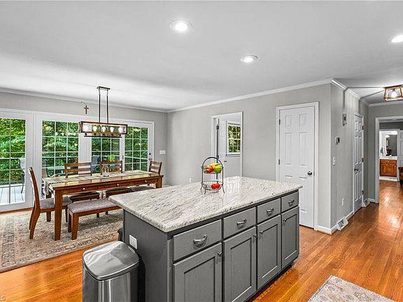 3rd image of 1709 Beechwood Rd
