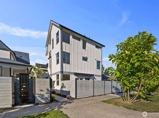 822 A S Sullivan St, Seattle, WA