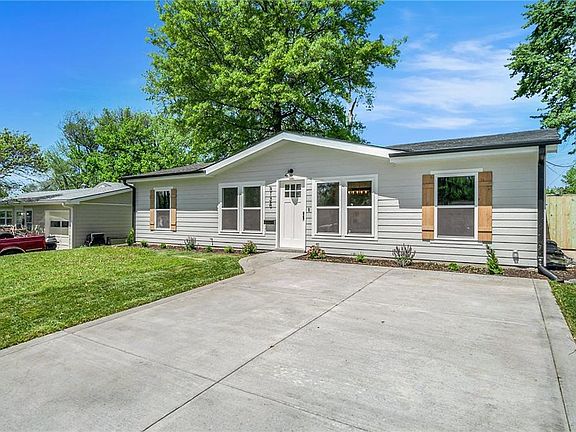 2nd image of 5126 Harmony Dr