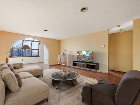 130 Foxfire Dr, Mount Pocono, PA 18344