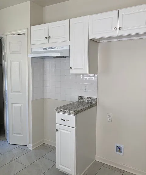 Kitchen showing laundry place for stove and frig
