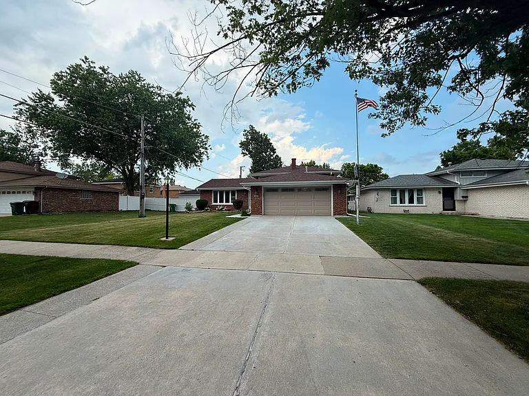 17305 Overhill Ave — Photo 3