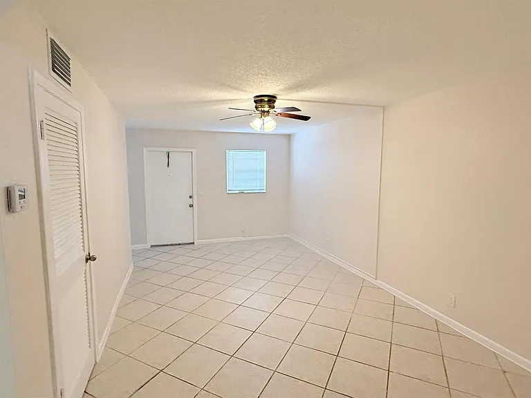 501 W Kalmia Dr — Photo 13