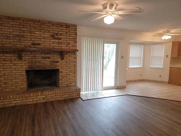 1000 Springdale Rd — Photo 4