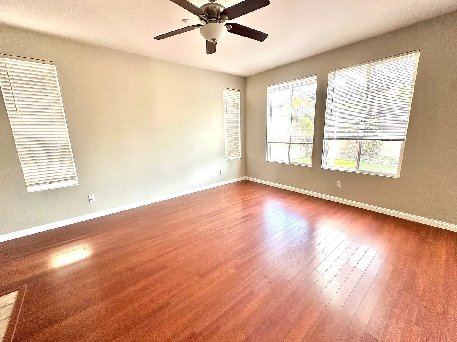 4 bed, 2.5 bath, 1690 sqft, $4,500 — Photo 4