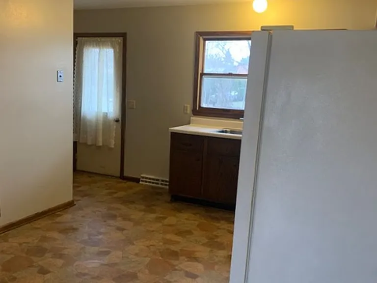 822 Dwight St — Photo 7