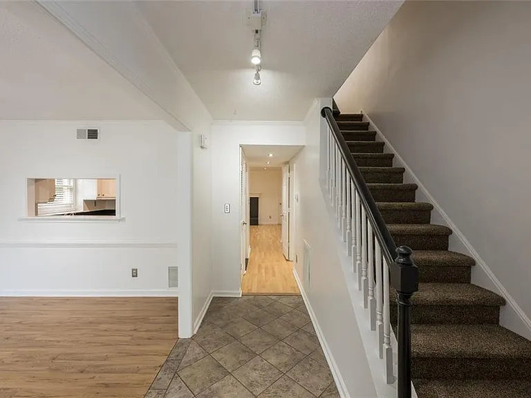 9070 Cobbler Ct — Photo 4
