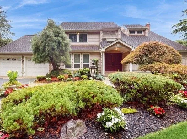 15 Tammi Court, Kings Park, NY 11754