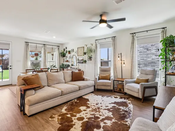 948 Brock Dr, Aubrey, TX 76227