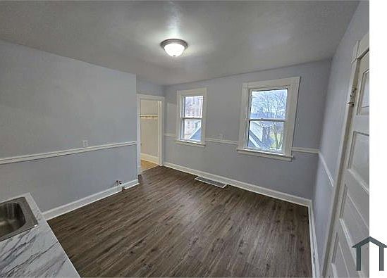 4th image of 3111 W Walnut St