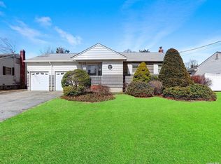 1466 10th St, West Babylon, NY 11704
