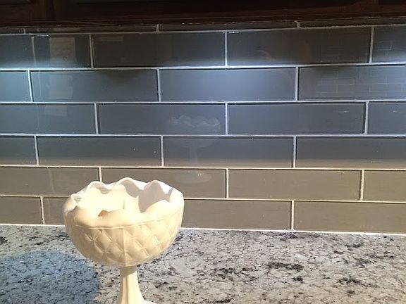 Kitchen counter & backsplash