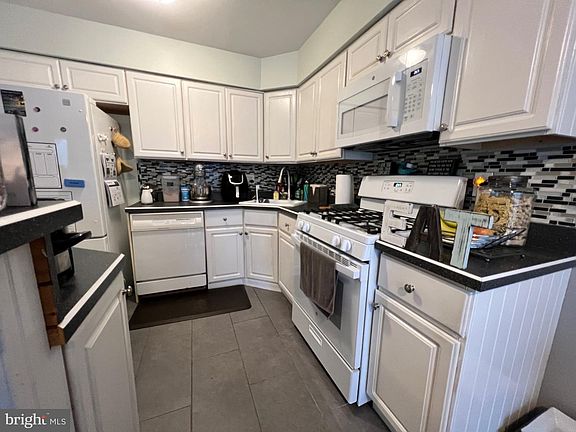 4th image of 1000 Baywood Dr