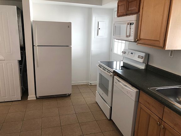 2nd image of 29C Carver St