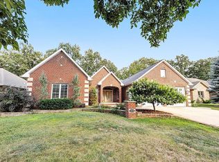 1615 Rustic Oaks Ct, Green Bay, WI 54301