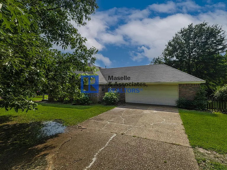 114 Fox Meadow Dr — Photo 5