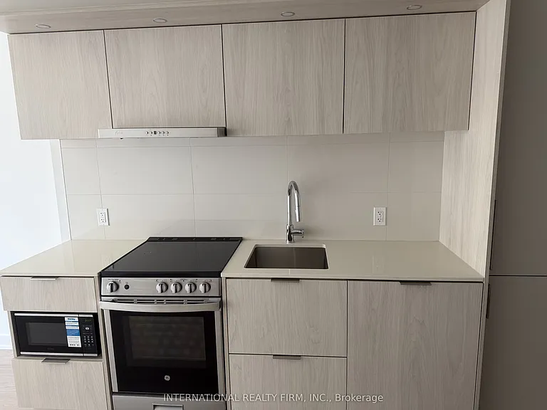 448 Burnhamthorpe Rd W #425 — Photo 2