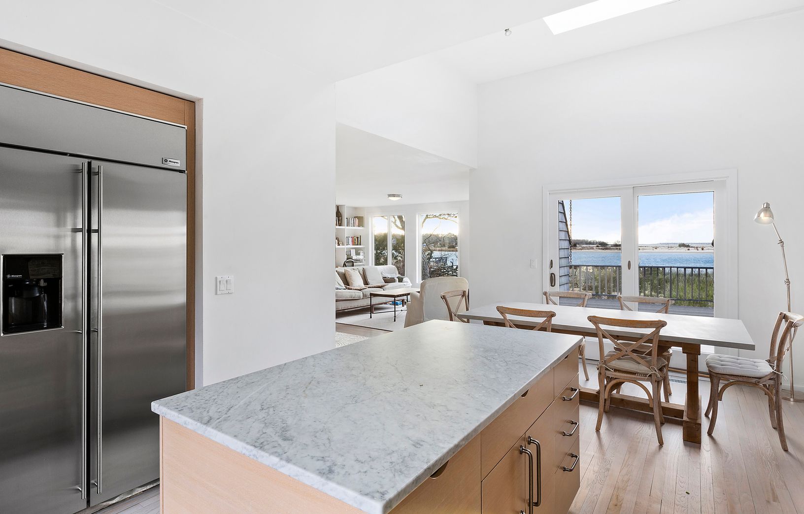  Opens to Breakfast Area