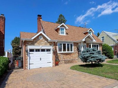 220 Evelyn Rd, Mineola, NY, 11501