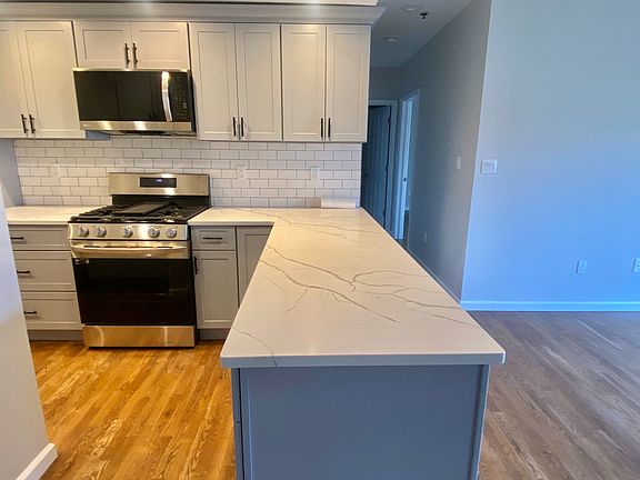 4th image of 536 Grand St APT 402