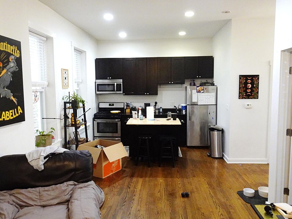 1st image of 727 N Hoyne Ave APT 1F