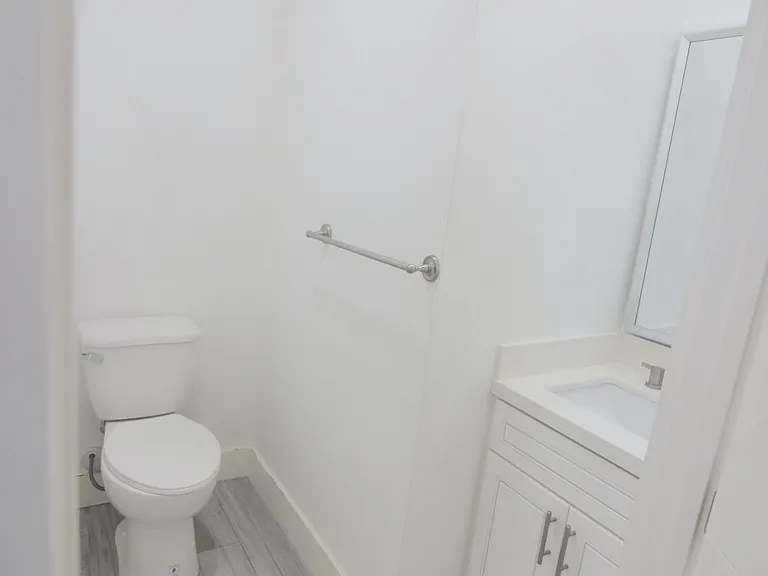 7129 S La Cienega Blvd — Photo 7