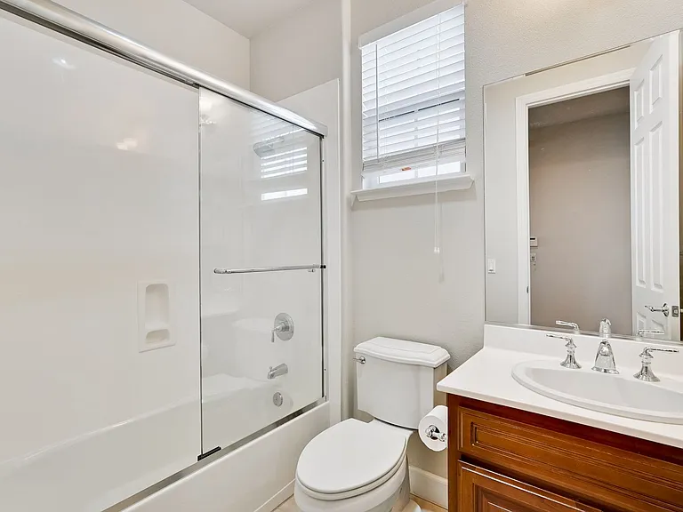 104 Alden Ct — Photo 35