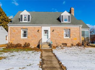 22 Richards Grove Rd, Quaker Hill, CT 06375