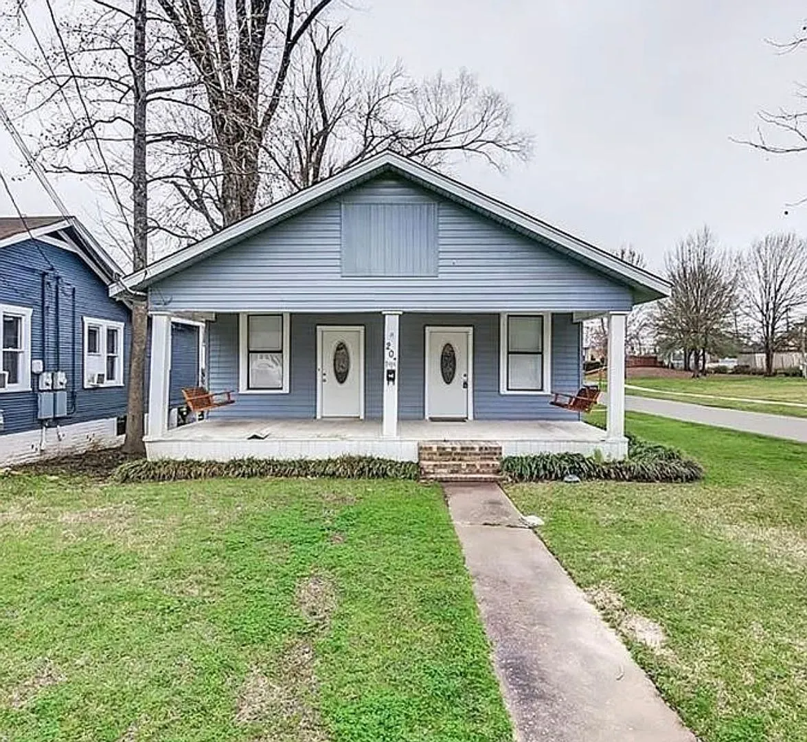 2 Bedroom Home in Highland! — Photo 3