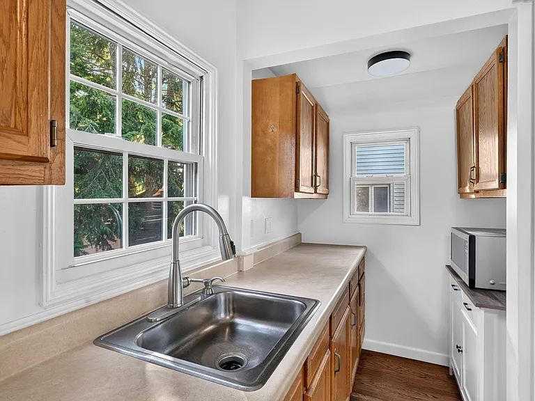 53 Henderson St — Photo 10