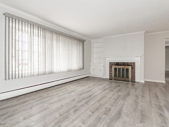 4th image of 6 Meadowlawn Dr Unit 6