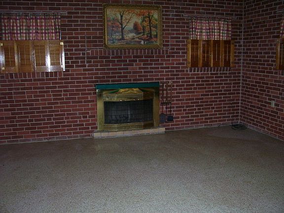 4th image of 111 Avenue J